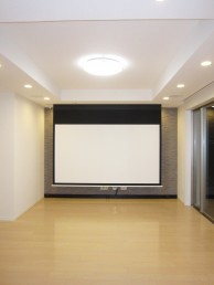 美しい陰影と映像機器がデザインされた理想の空間 美しい陰影と映像機器がデザインされた理想の空間